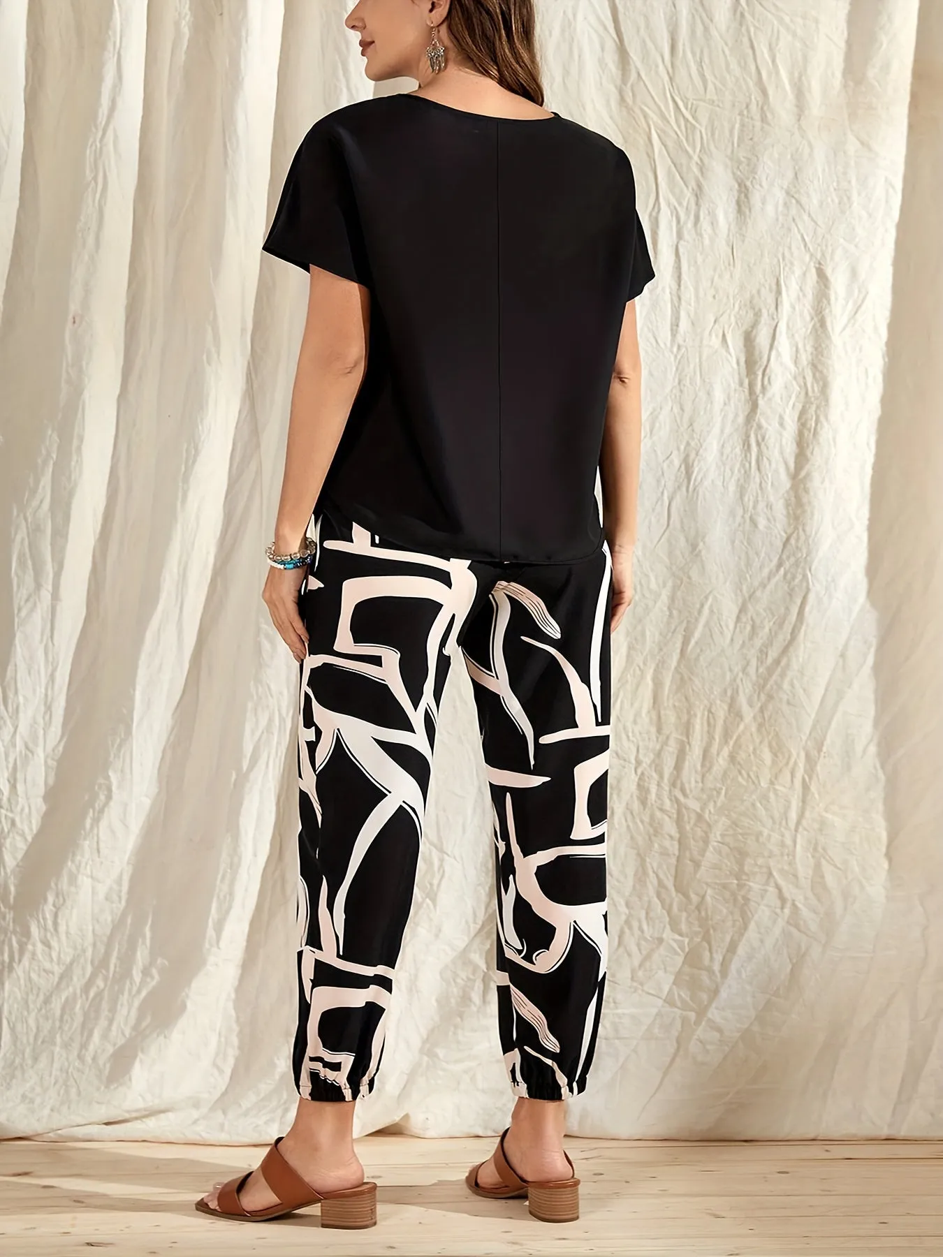 Plus Size Casual Duo - Crew Neck Short Sleeve Top & Colorblock Print Pants Set for Stylish Women